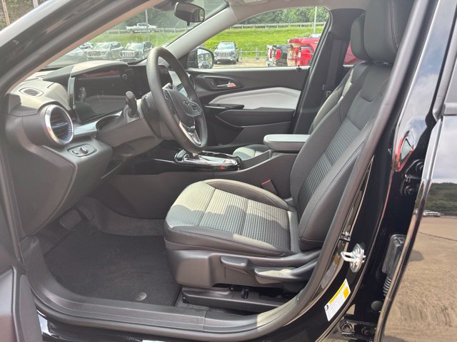 New 2026 Chevrolet Trax LT w/ Driver Confidence Package FWD image 11