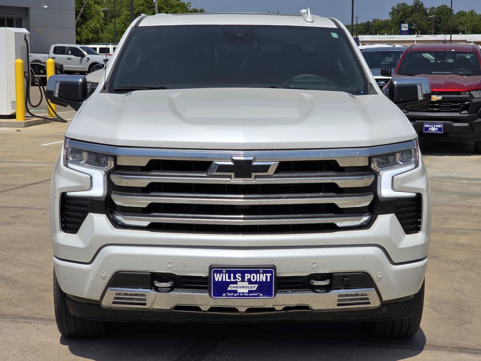 Used 2025 Chevrolet Silverado 1500 High Country AWD/4WD image 2