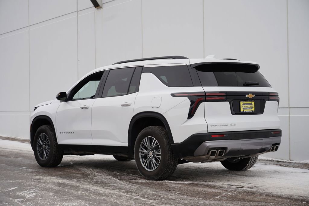 Used 2025 Chevrolet Traverse LT image 5