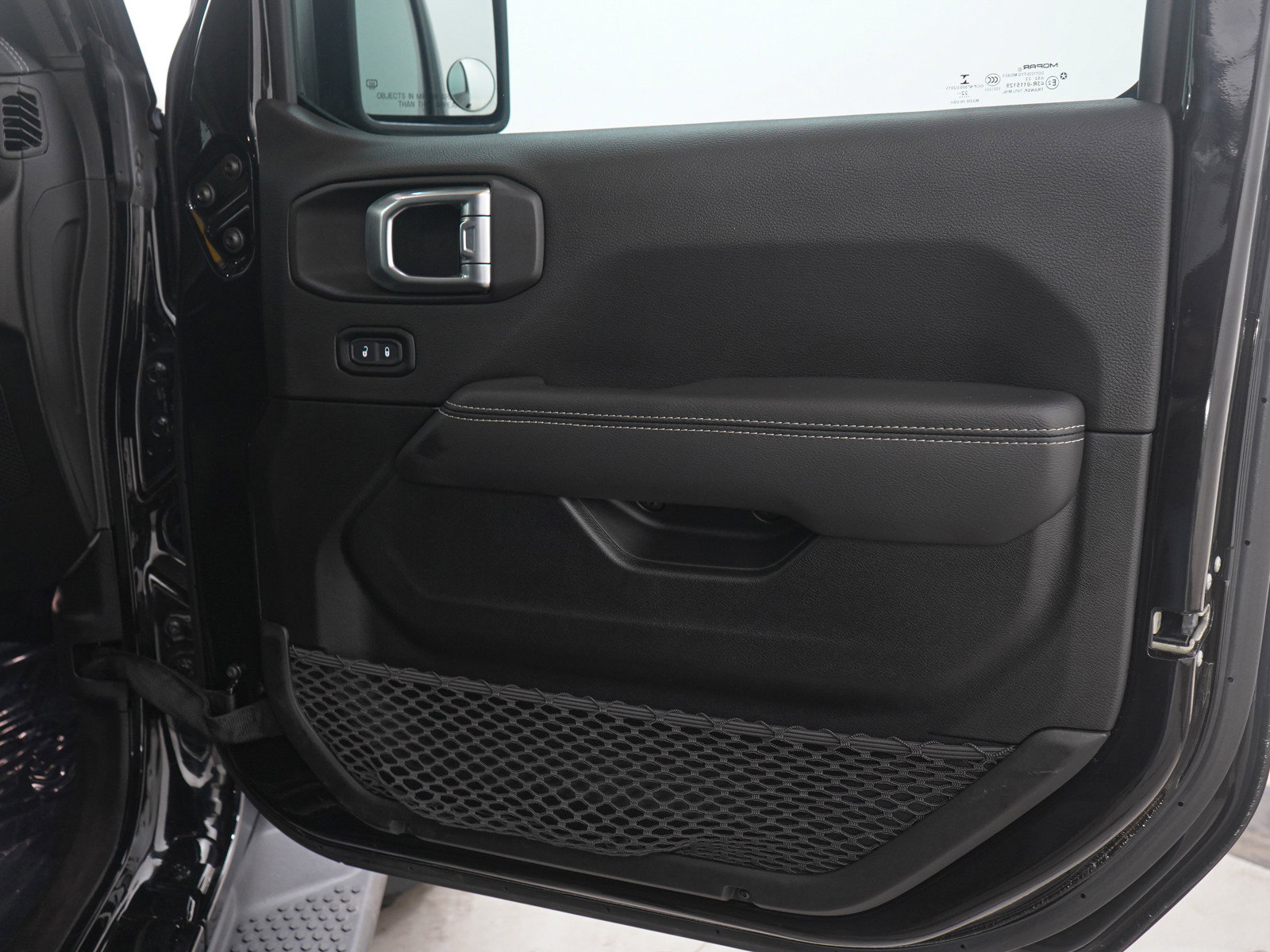 Used 2023 Jeep Wrangler Sahara w/ Cold Weather Group image 9