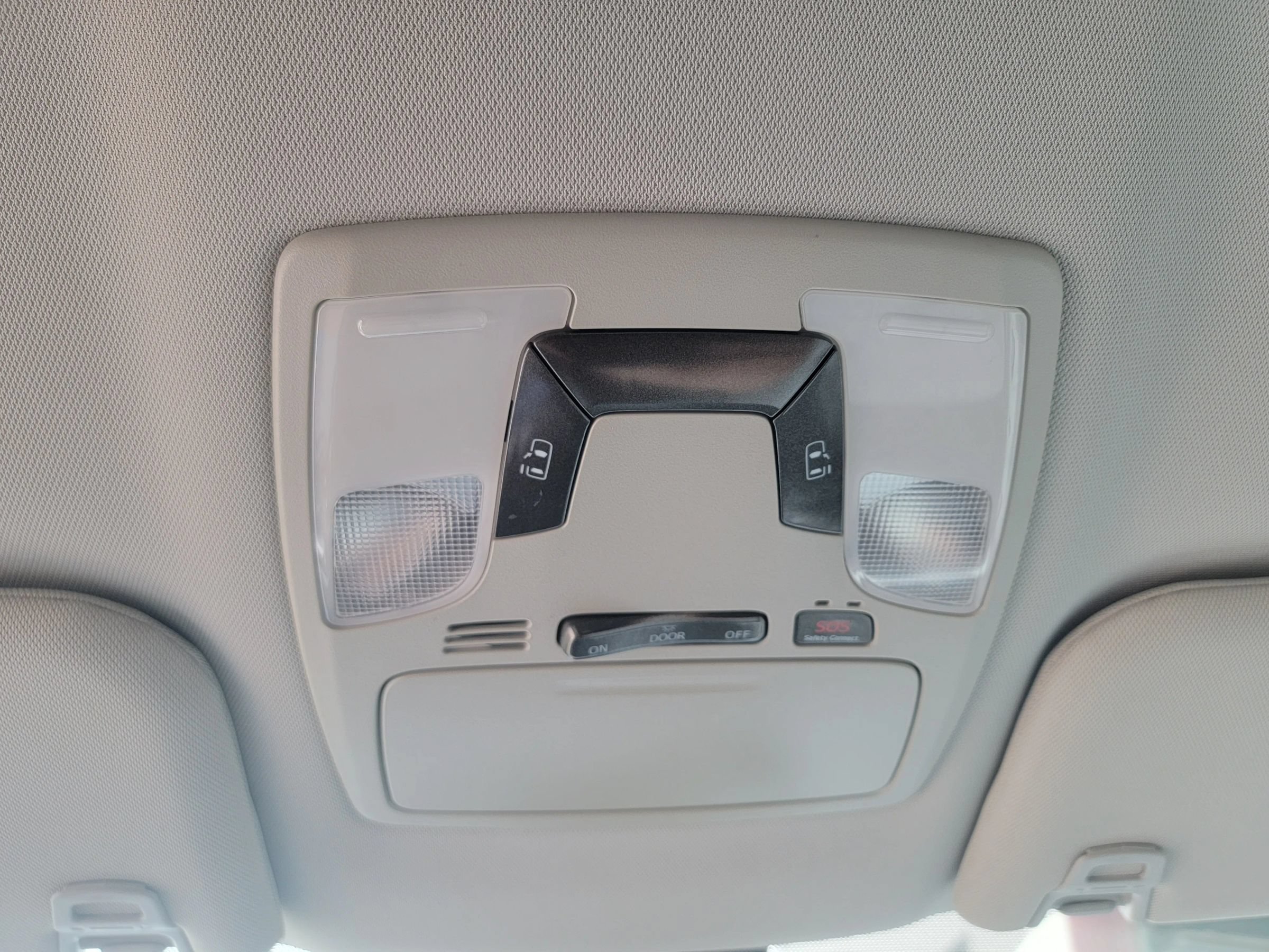 Used 2018 Toyota Sienna LE w/ Carpet Mat Package FWD image 21