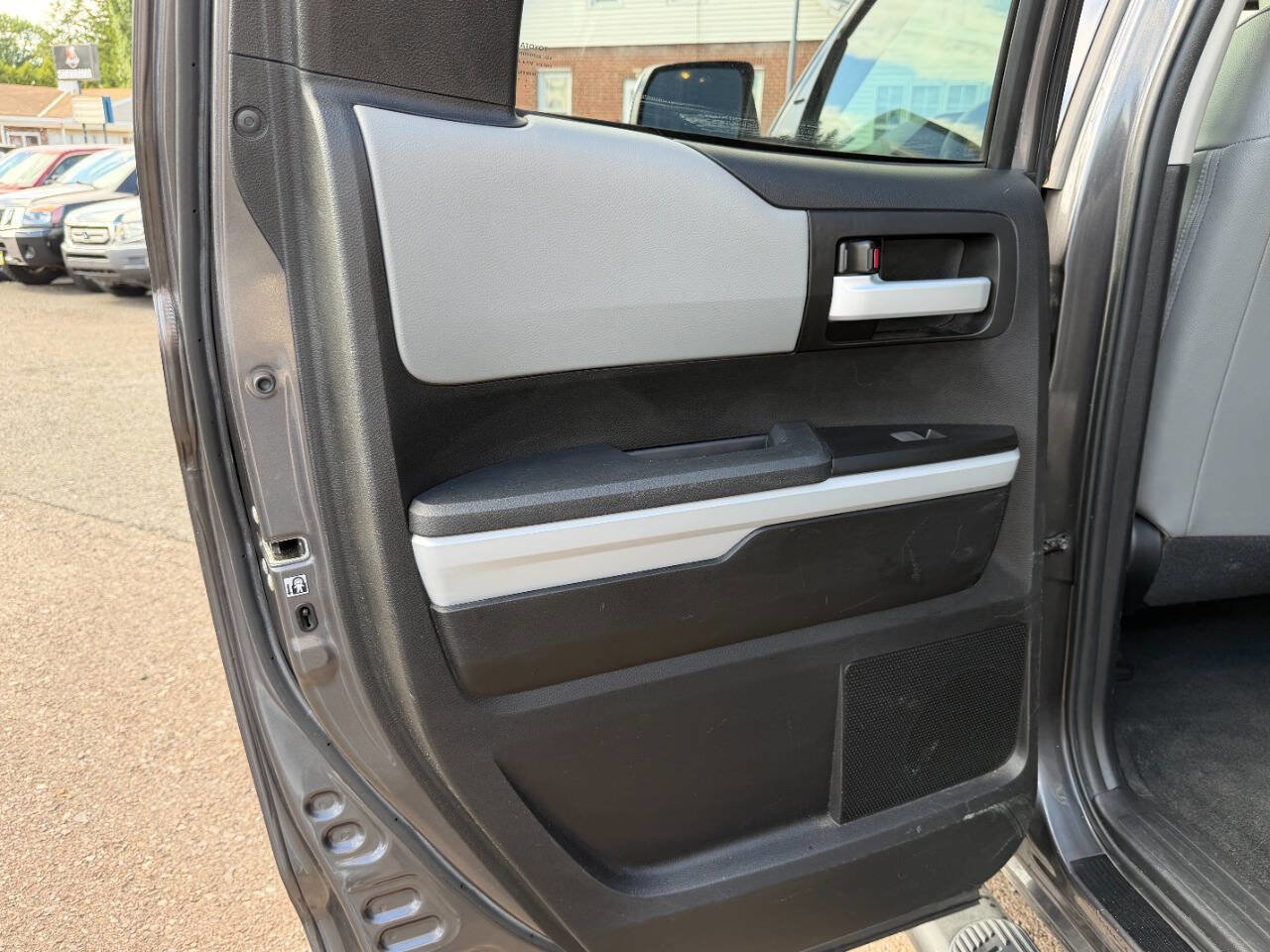 Used 2018 Toyota Tundra Limited w/ Limited Premium Package AWD/4WD image 12