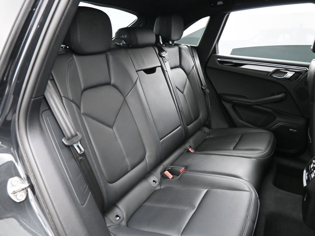 Certified 2025 Porsche Macan image 26