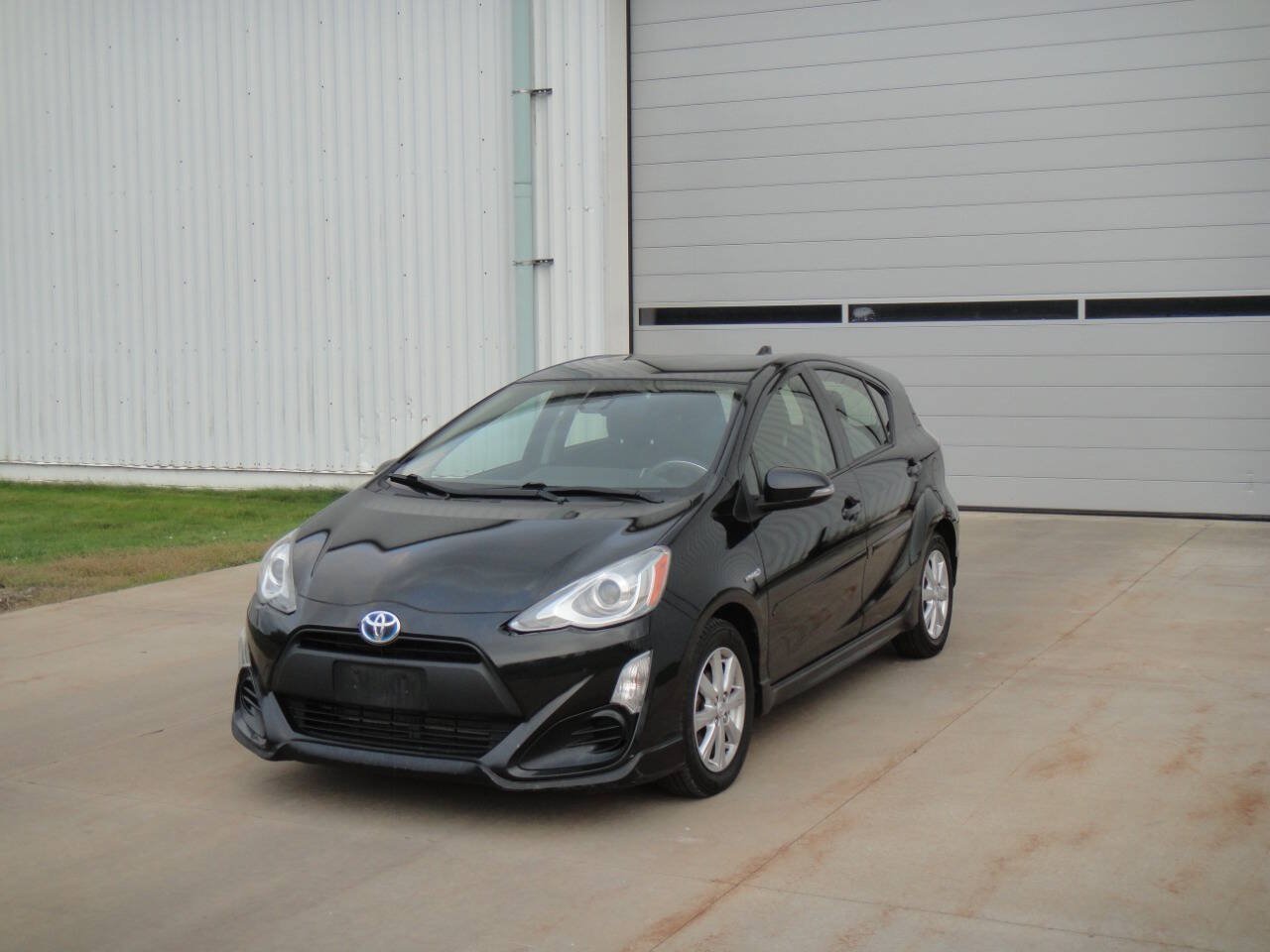 Used 2017 Toyota Prius C Two FWD image 2