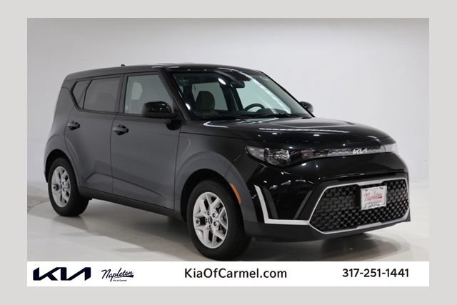Used 2025 Kia Soul LX w/ LX Technology Package FWD image 1