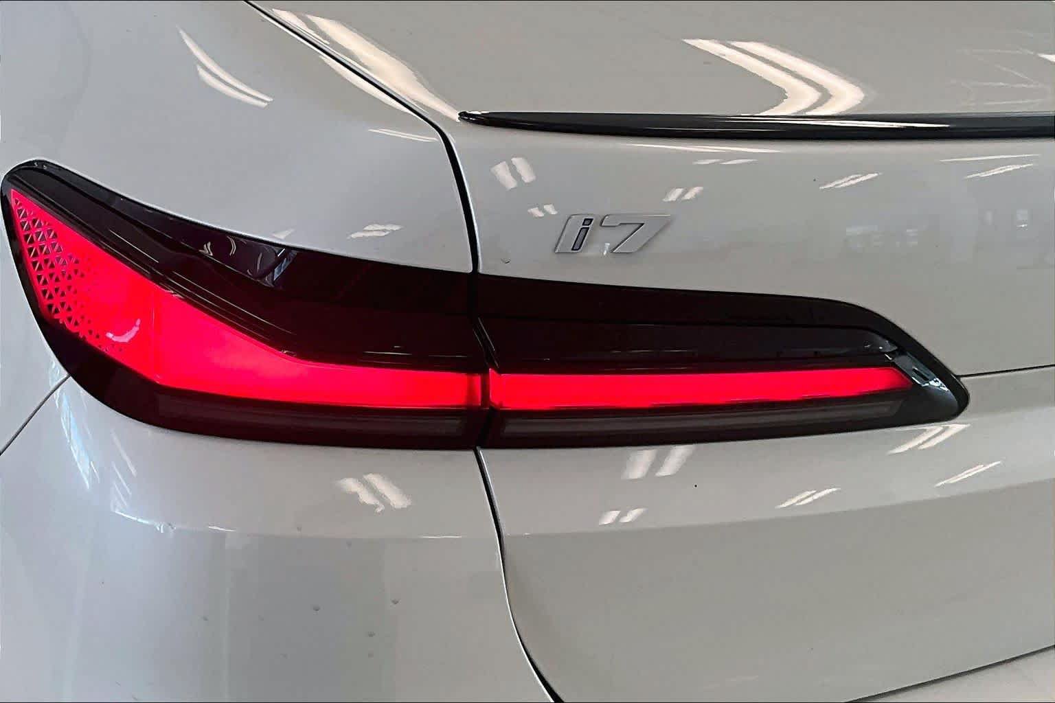 Used 2025 BMW i7 xDrive60 AWD/4WD image 27