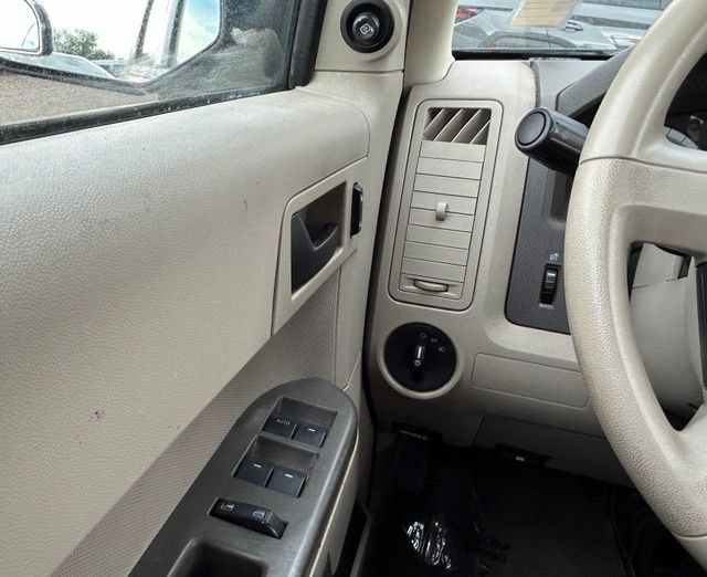 Used 2008 Ford Escape XLS FWD image 17