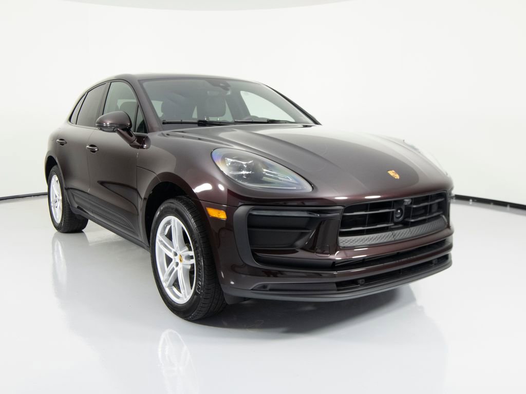 Certified 2025 Porsche Macan image 12