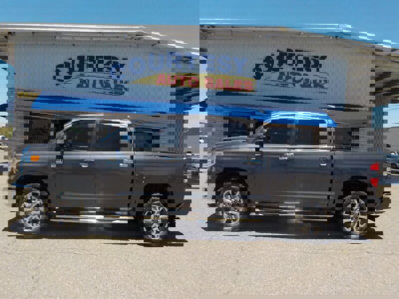 Used 2017 Toyota Tundra 1794 Edition image 3