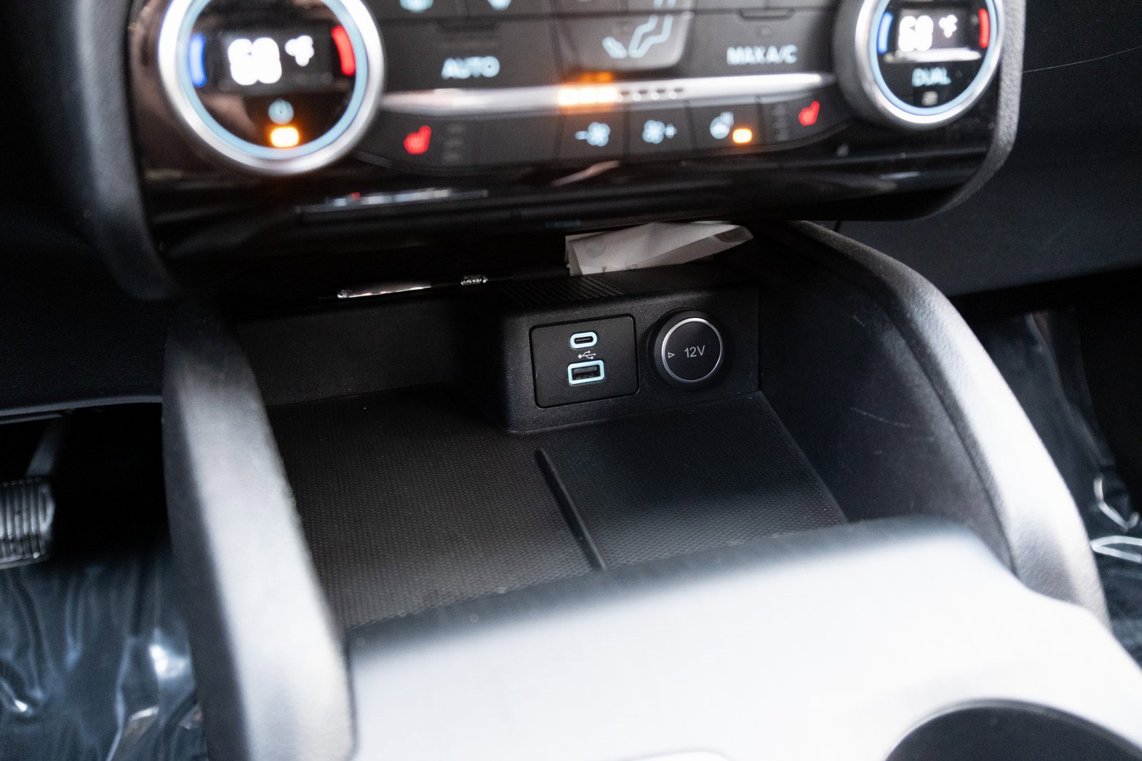 Used 2021 Ford Escape Titanium image 5