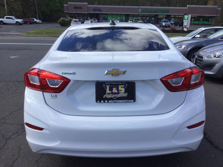 Used 2017 Chevrolet Cruze LS FWD image 9