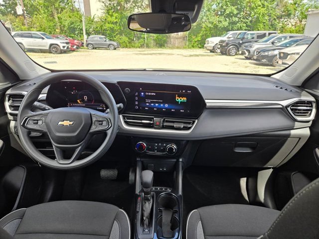 Used 2025 Chevrolet TrailBlazer LT AWD/4WD image 24
