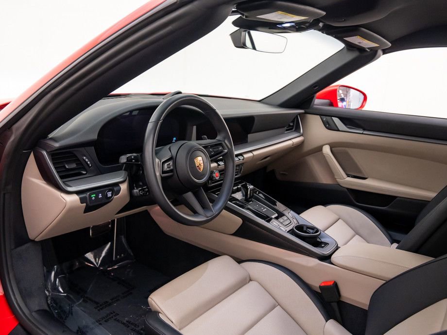 Certified 2025 Porsche 911 Carrera image 4