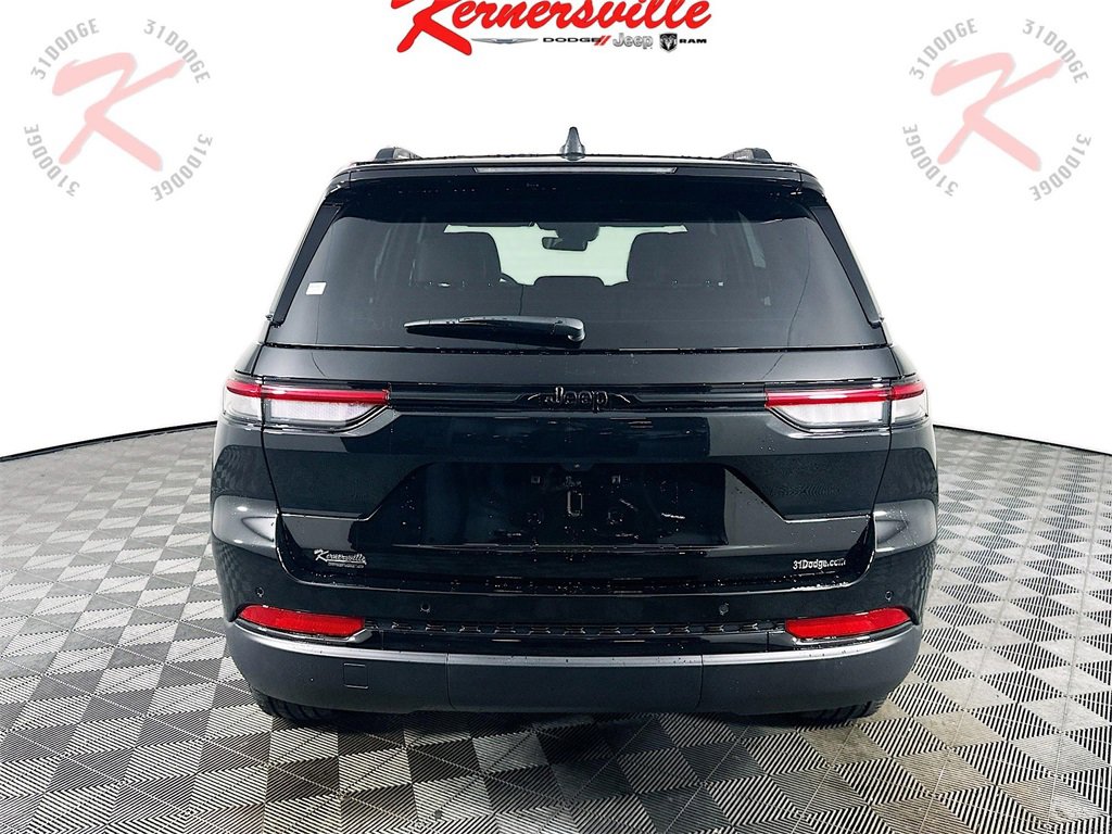 New 2025 Jeep Grand Cherokee Altitude image 6