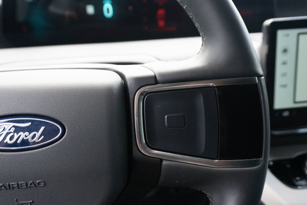 Used 2025 Ford Expedition Active RWD image 27