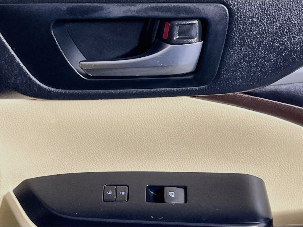Used 2019 Toyota Highlander XLE FWD image 29