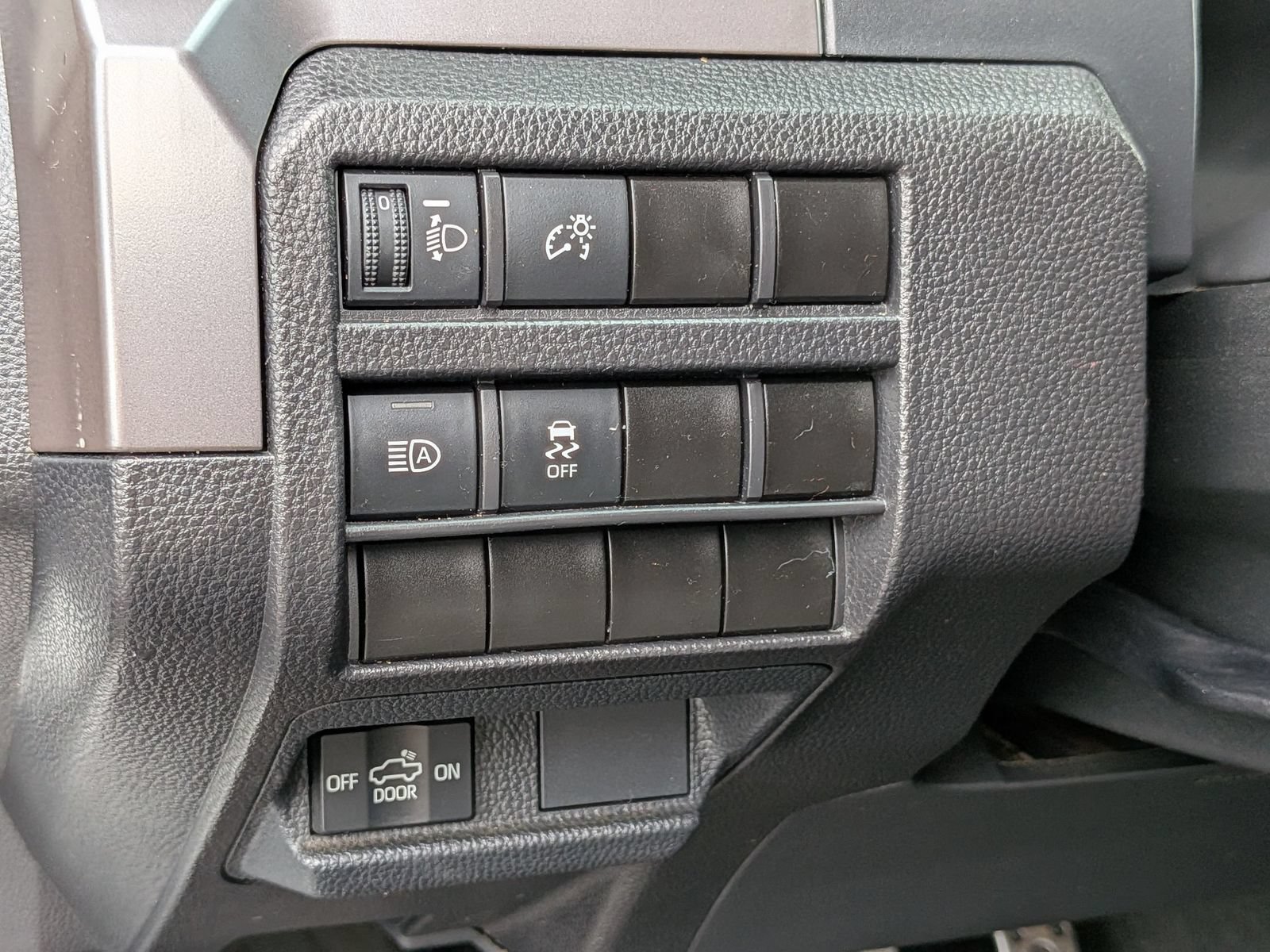 Used 2024 Toyota Tacoma TRD Sport AWD/4WD image 16