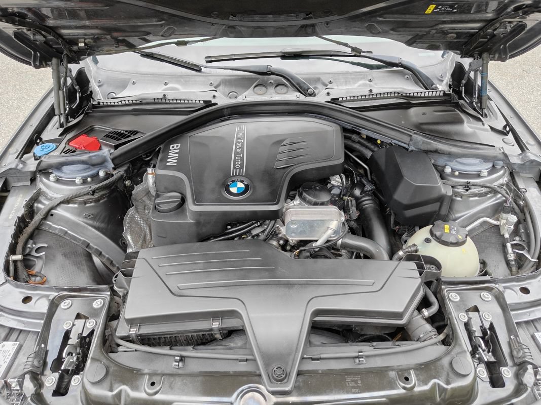 Used 2018 BMW 320i xDrive Sedan w/ Convenience Package AWD/4WD image 30