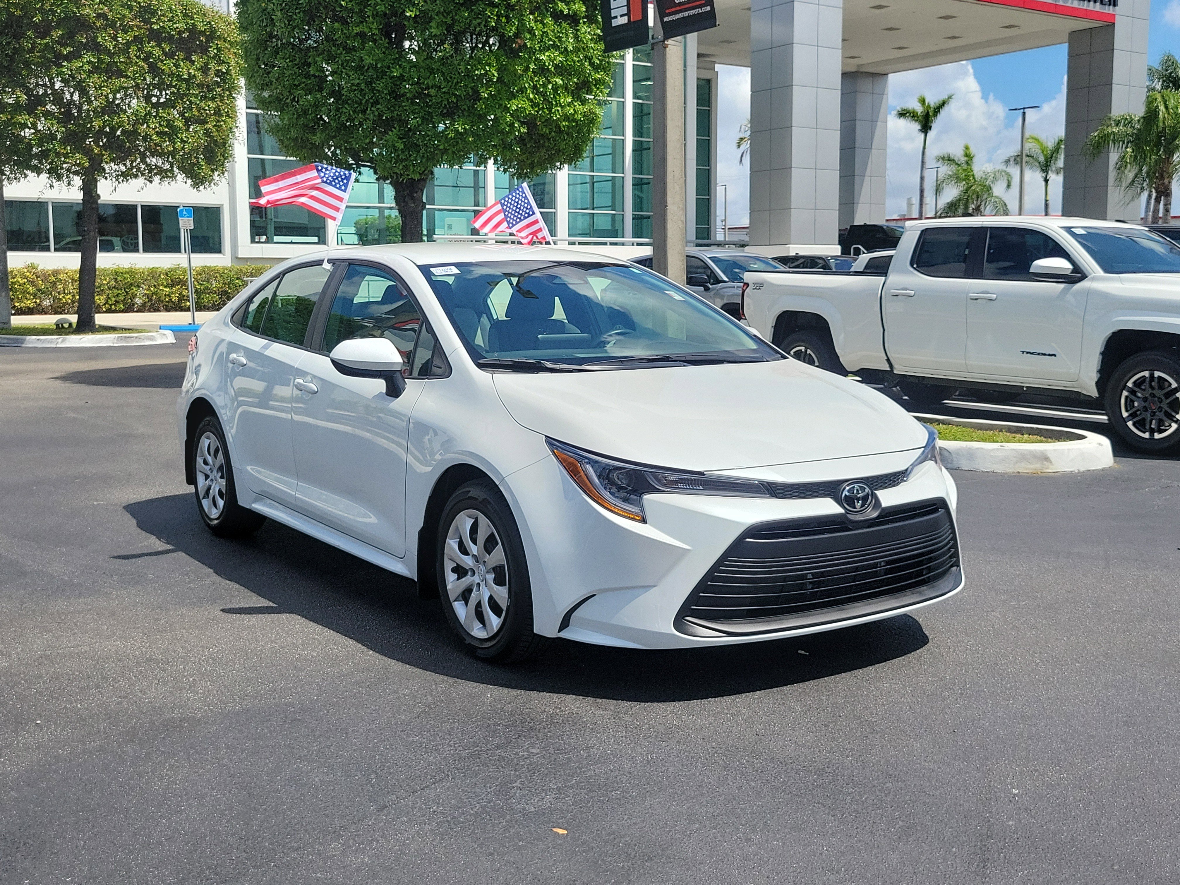 Used 2026 Toyota Corolla LE FWD image 2