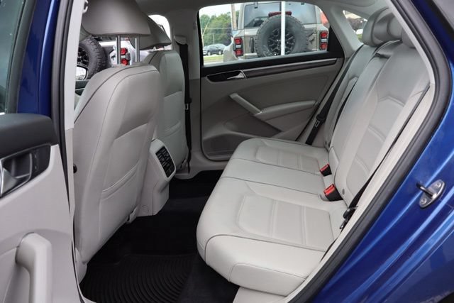 Used 2017 Volkswagen Passat 1.8T SE FWD image 25
