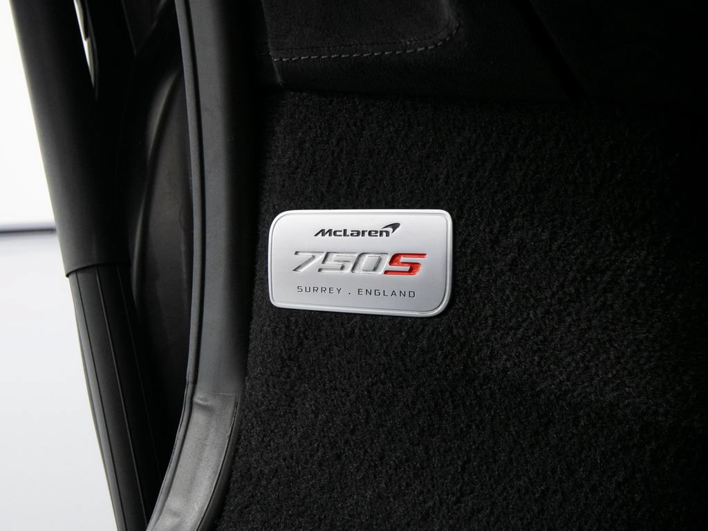 Used 2024 McLaren 750S Spider RWD image 25