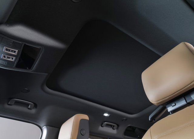 New 2026 Land Rover Defender 110 S image 24