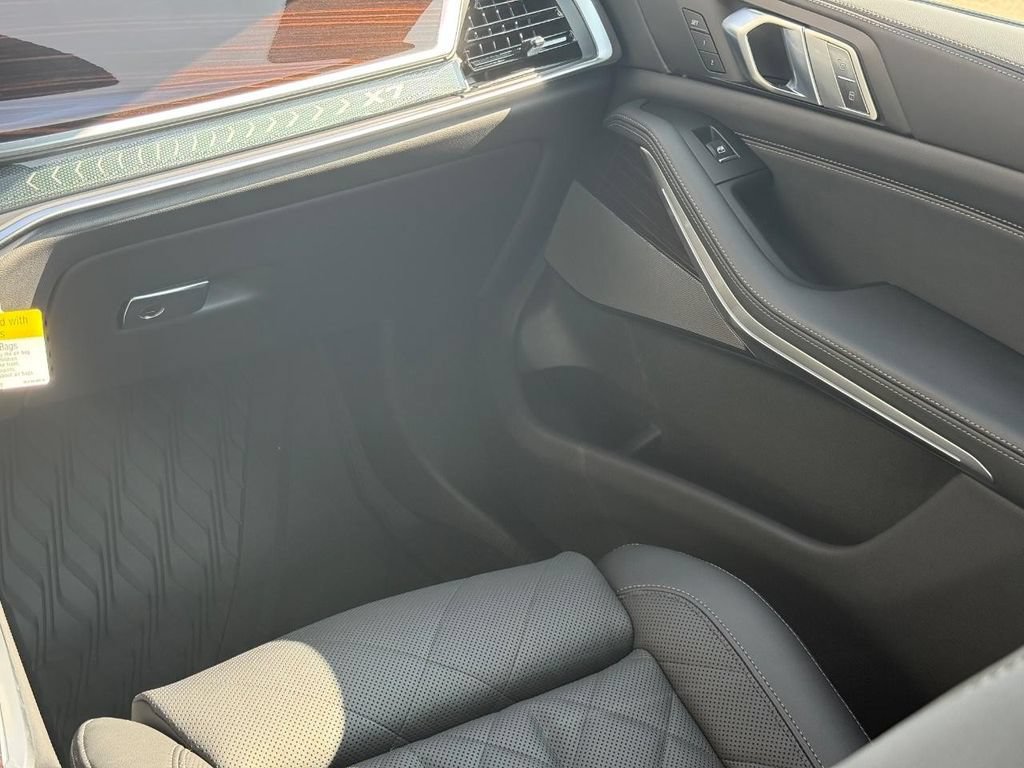 New 2027 BMW X7 xDrive40i w/ M Sport Package AWD/4WD image 11