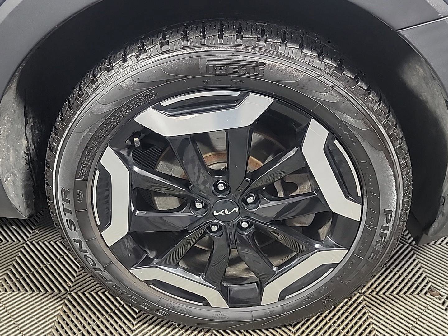 Used 2023 Kia Telluride S w/ S Sunroof Package image 3