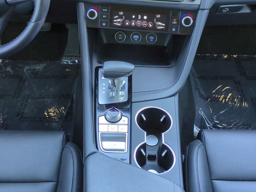 Used 2025 Genesis G70 2.5T image 17