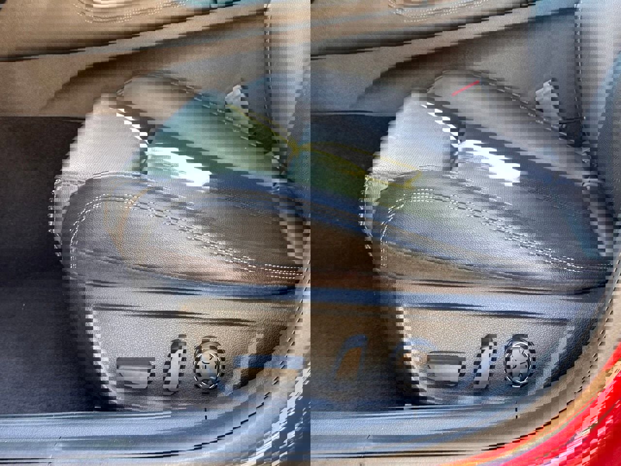 Used 2023 Genesis G70 2.0T image 23