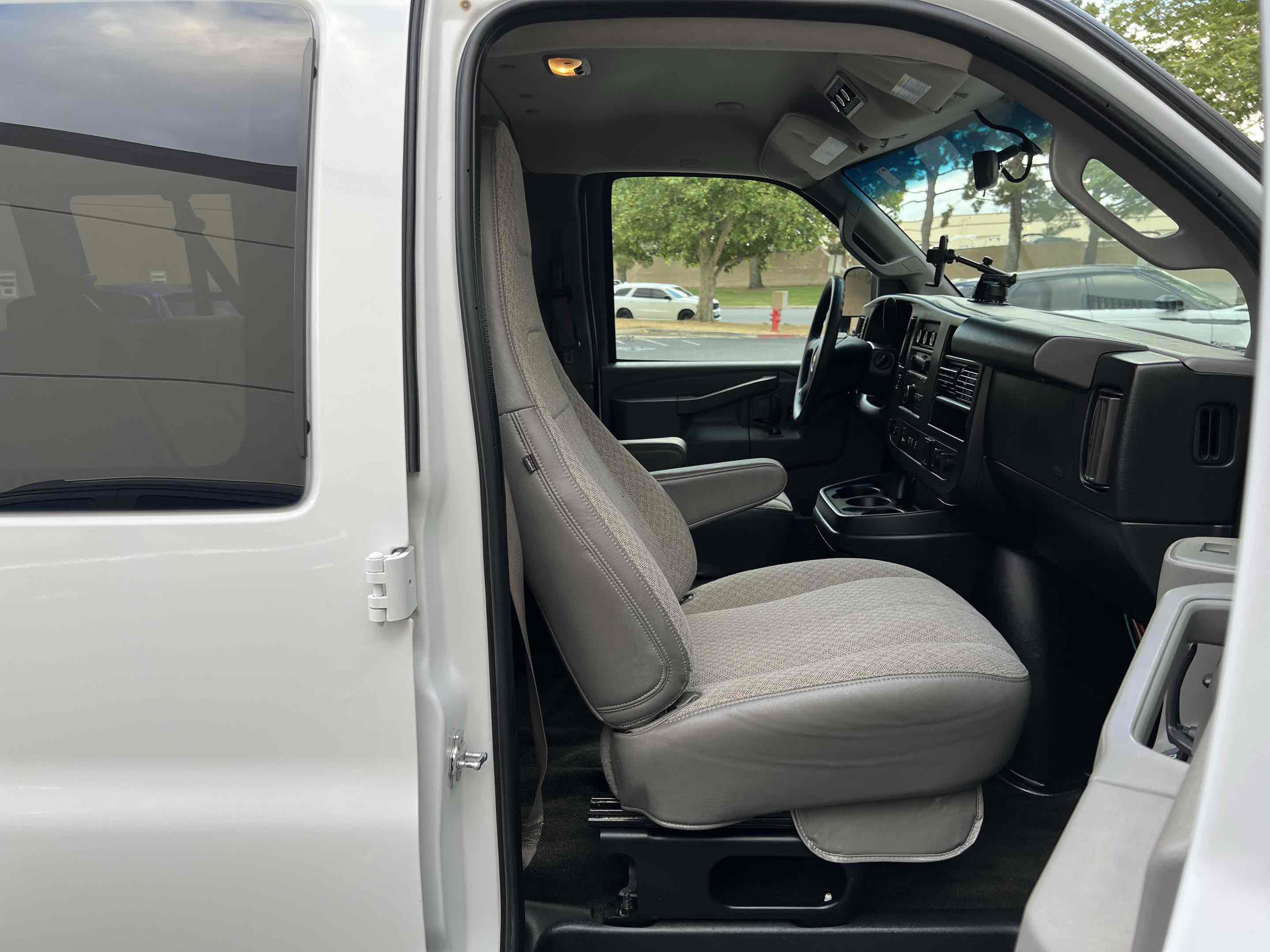 Used 2018 Chevrolet Express 3500 LT w/ LT Preferred Equipment Group RWD image 5