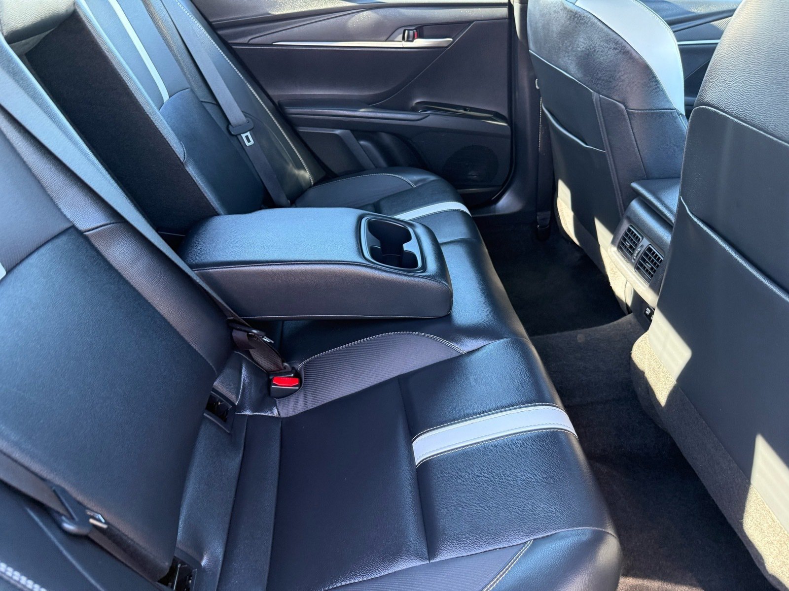Used 2025 Toyota Camry SE FWD image 29