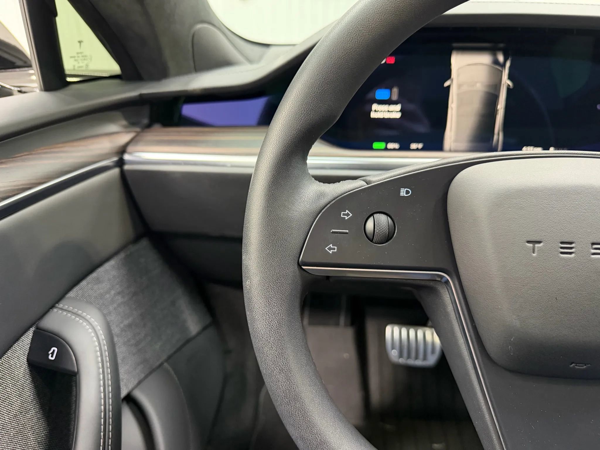 Used 2025 Tesla Model S image 27