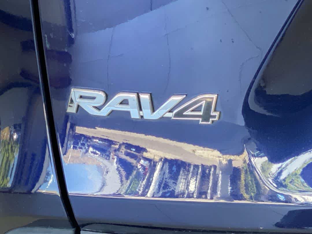 Used 2022 Toyota RAV4 XLE Premium AWD/4WD image 11