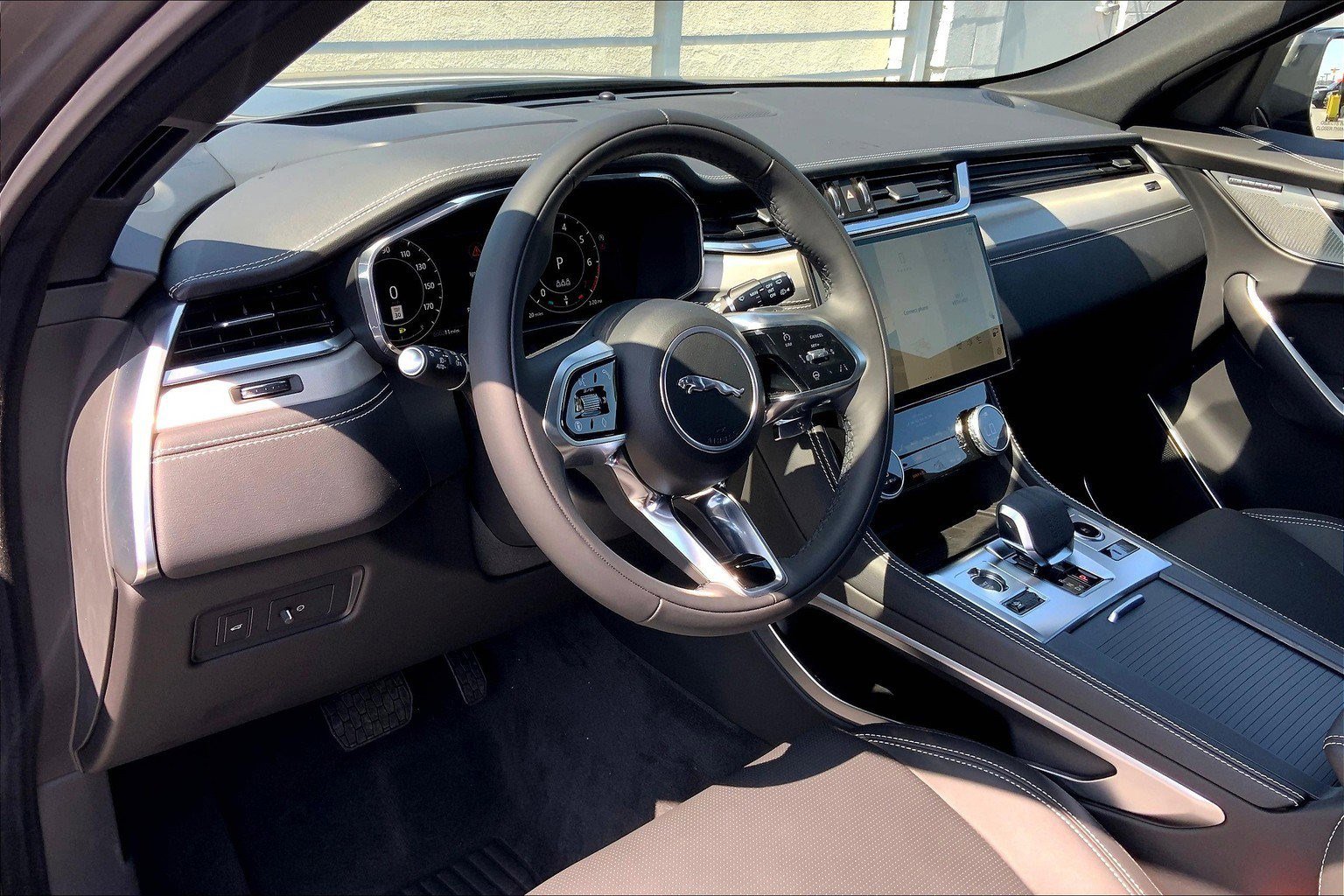 New 2026 Jaguar F-PACE R-Dynamic S image 4