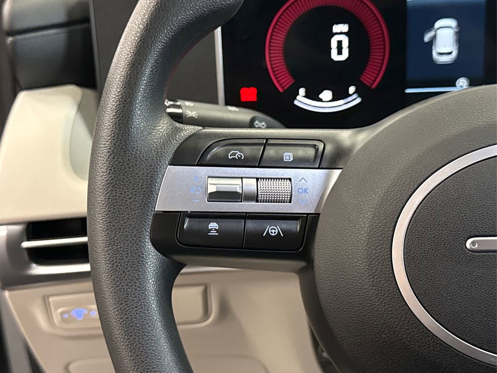 Certified 2025 Hyundai Tucson SE image 24