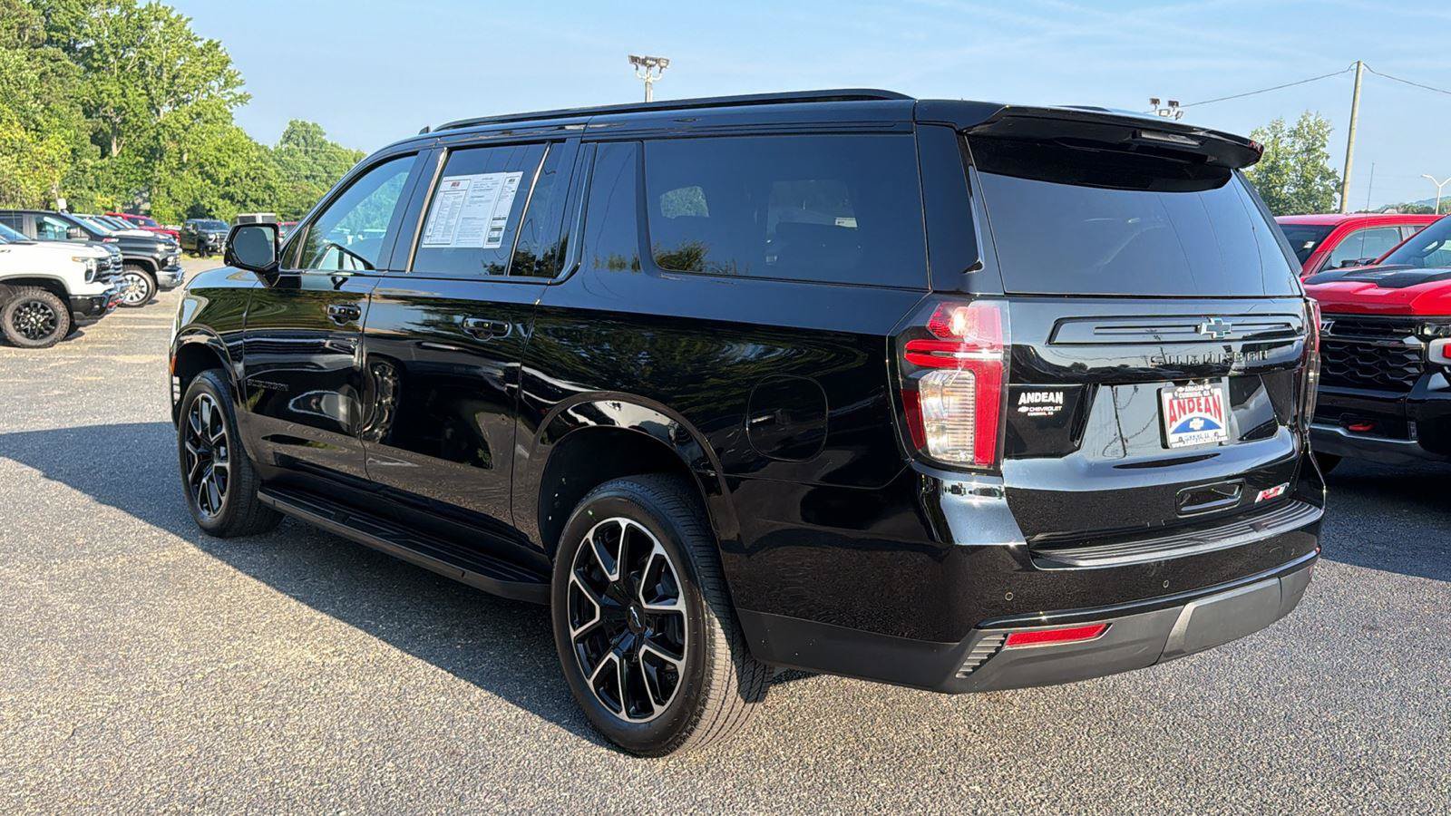 Used 2024 Chevrolet Suburban RST w/ Luxury Package AWD/4WD image 11