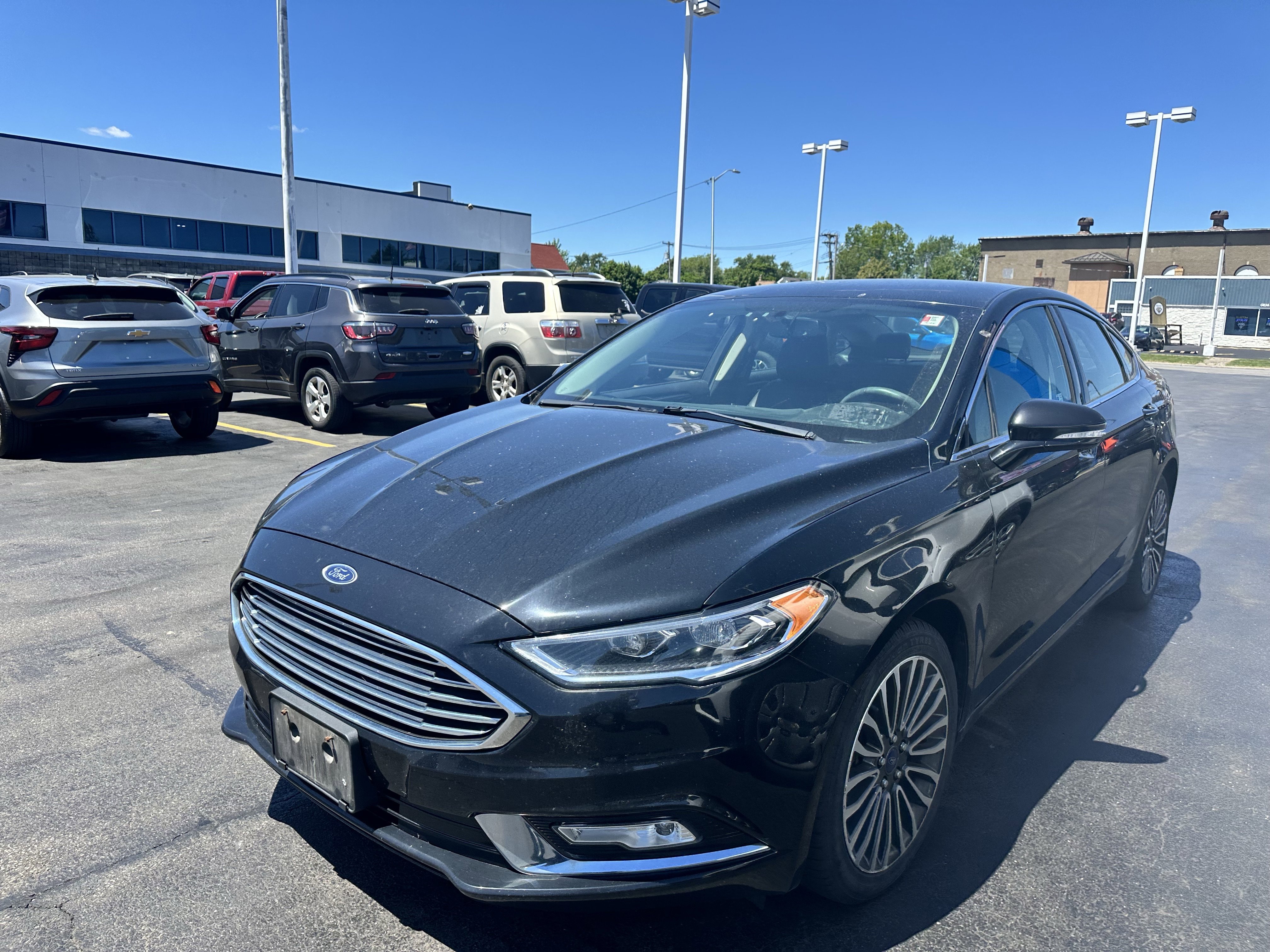 Used 2017 Ford Fusion SE w/ Fusion SE Technology Package AWD/4WD image 3