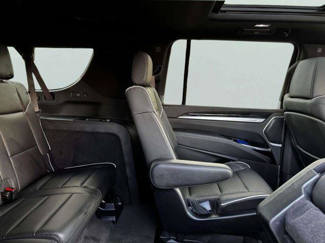 Used 2025 Cadillac Escalade ESV Sport w/ Touring Package AWD/4WD image 46