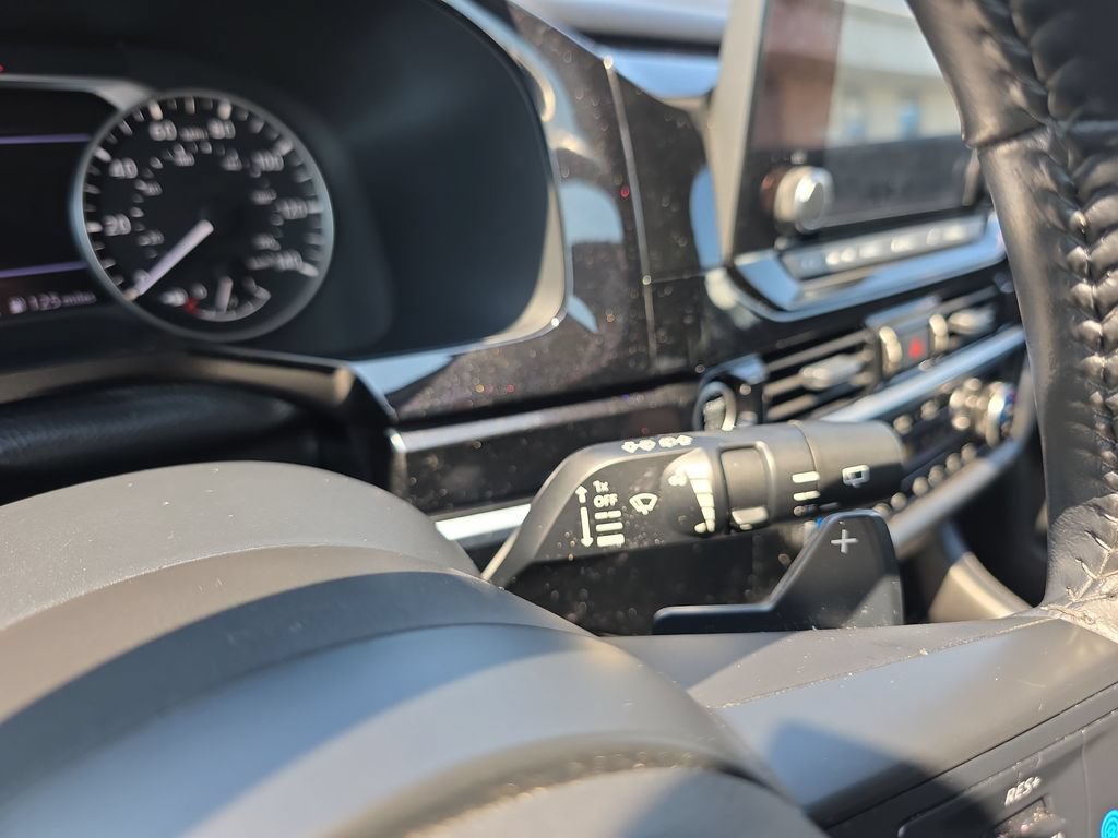 Used 2024 Nissan Pathfinder SV AWD/4WD image 23