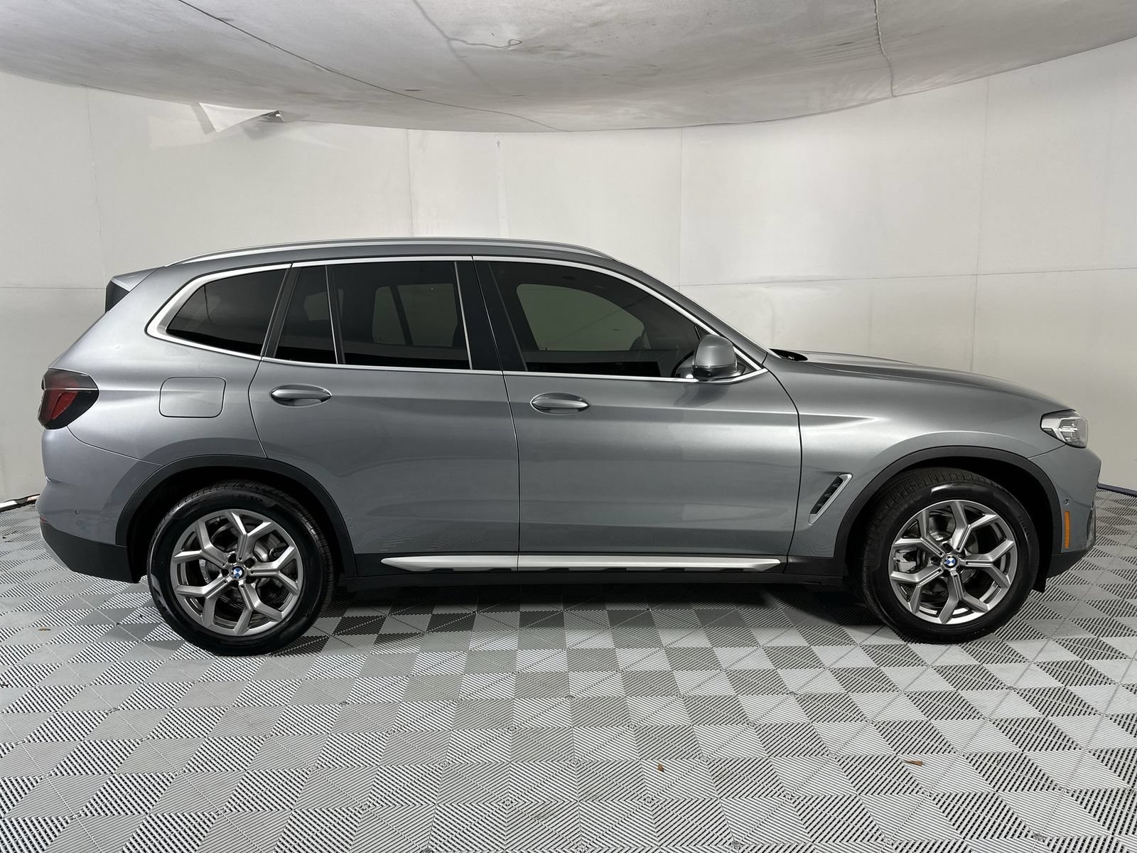 Used 2024 BMW X3 sDrive30i w/ Convenience Package RWD image 9