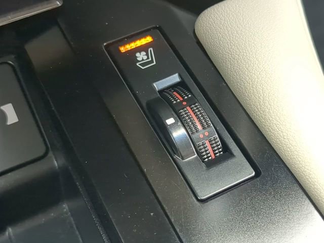 Used 2021 Lexus GX 460 Premium w/ Premium Package image 25