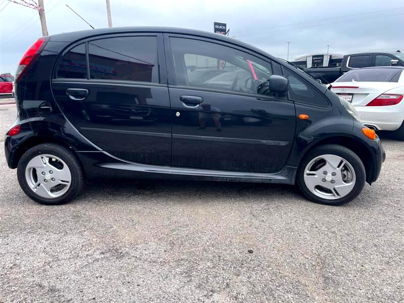 Used 2016 Mitsubishi i ES image 4