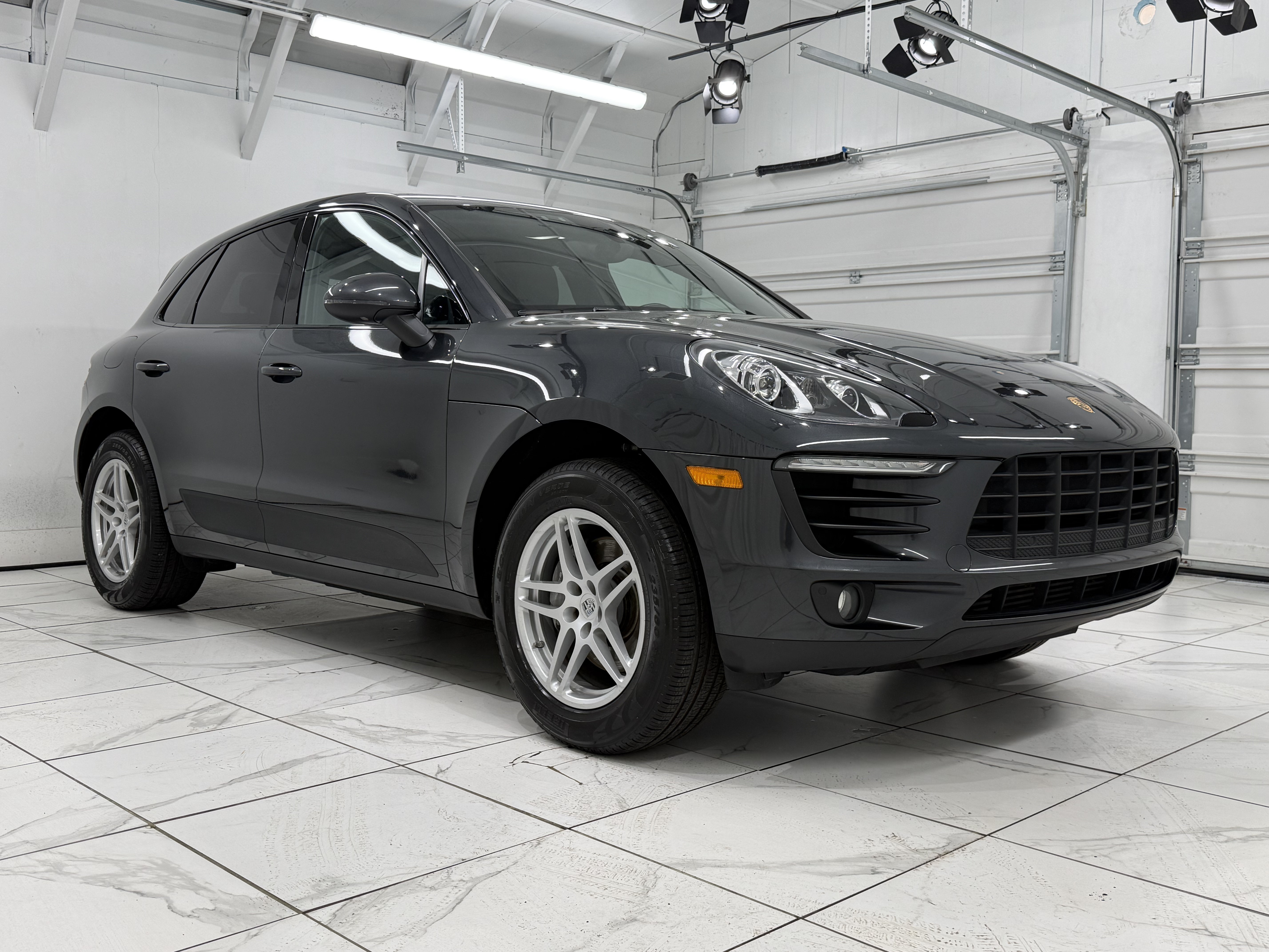 Certified 2018 Porsche Macan AWD/4WD image 10
