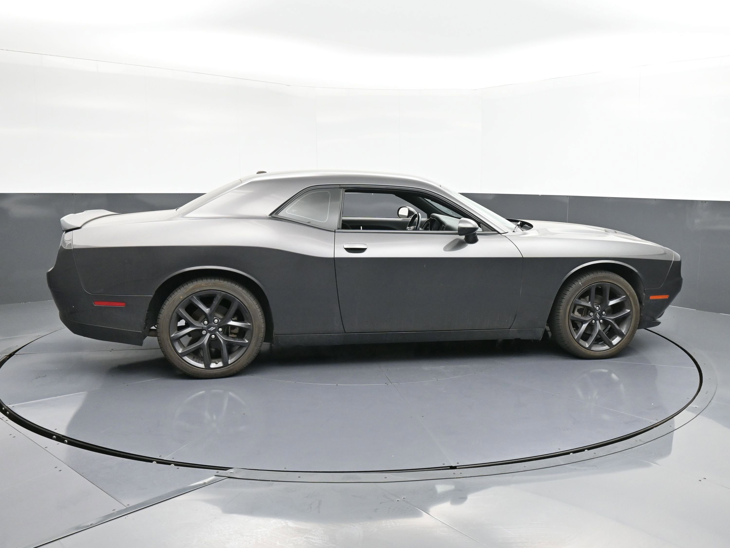 Used 2023 Dodge Challenger SXT w/ Blacktop Package image 9