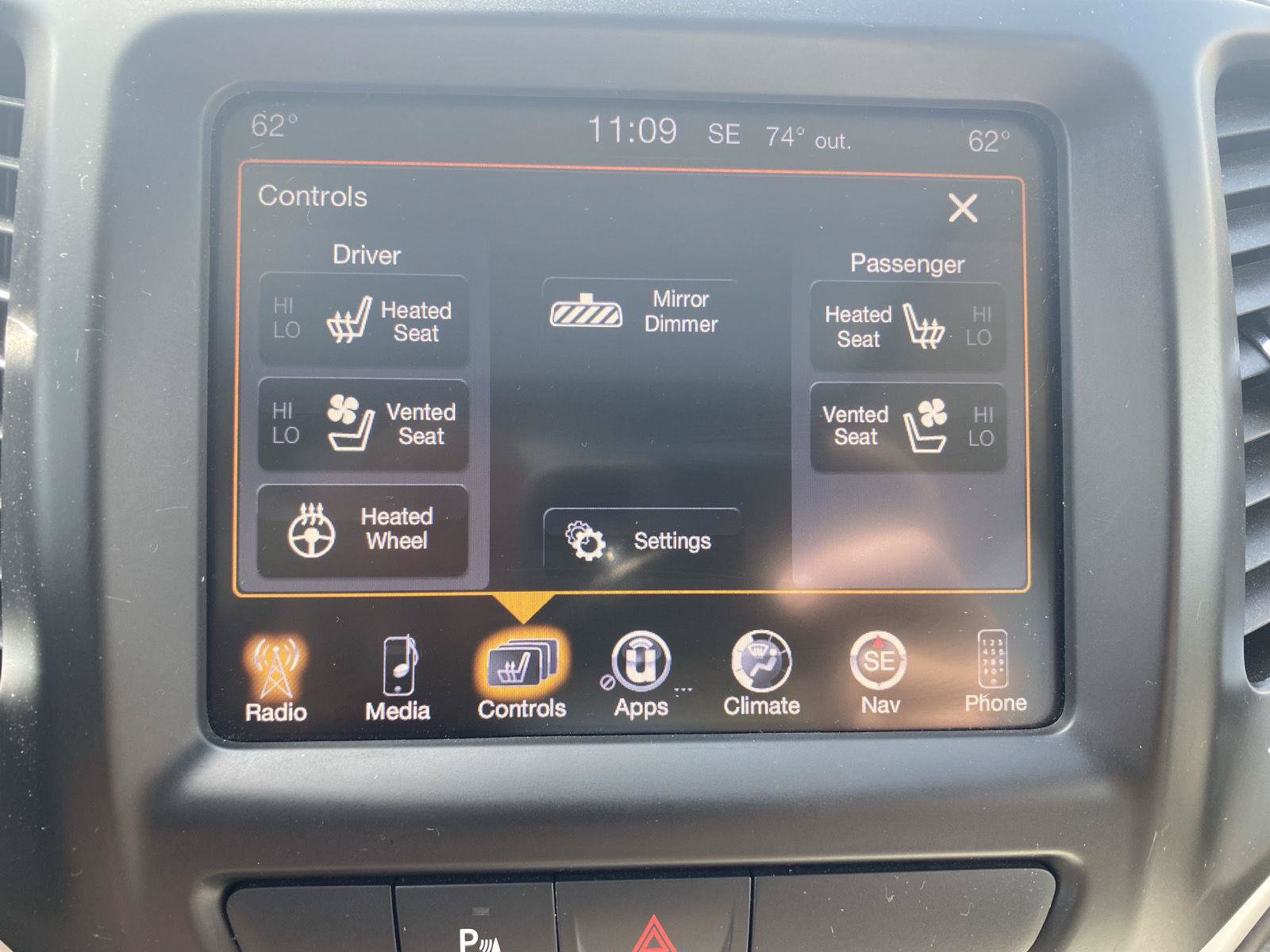 Used 2018 Jeep Cherokee Overland AWD/4WD image 21