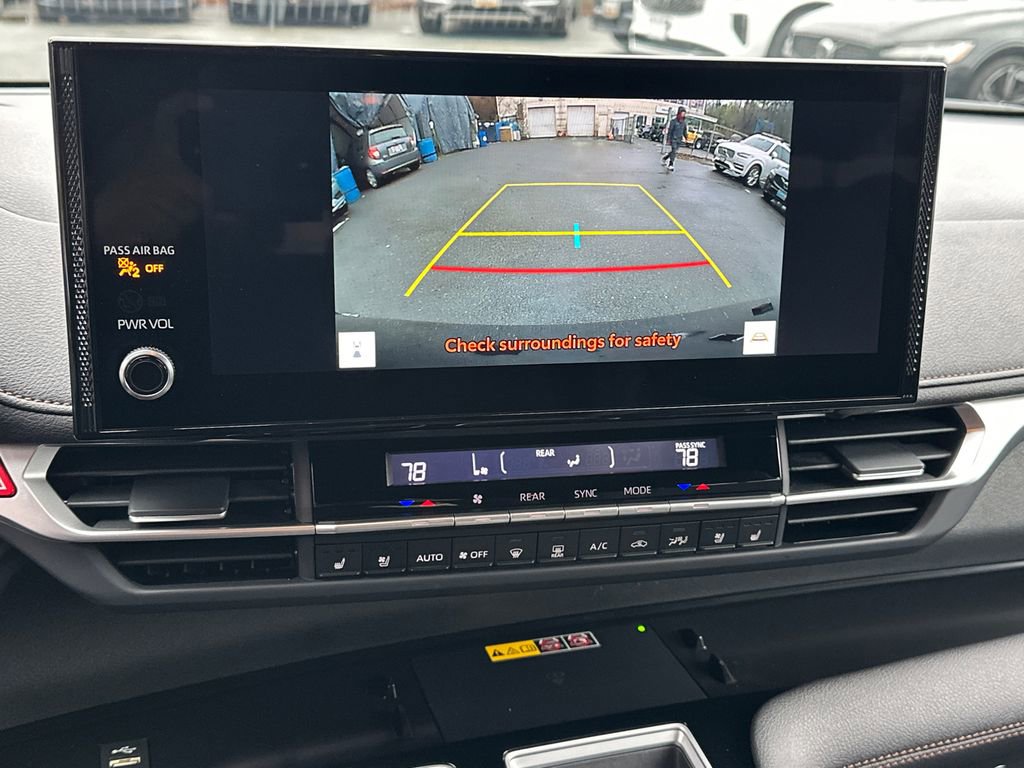 Used 2025 Toyota Sienna Limited image 30