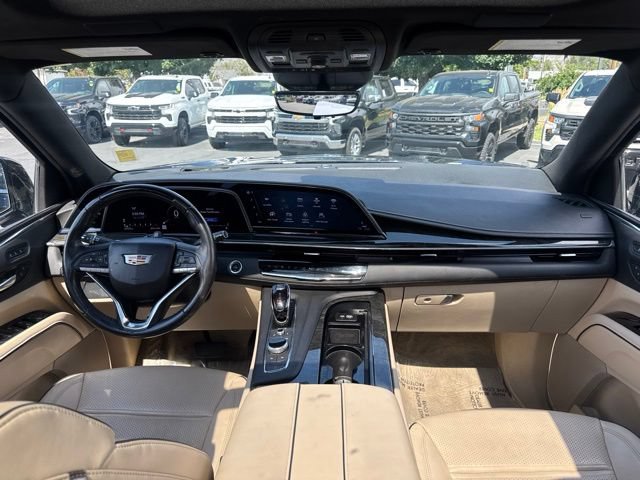 Used 2024 Cadillac Escalade Premium Luxury AWD/4WD image 15