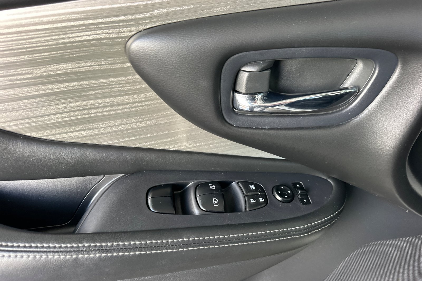 Used 2018 Nissan Murano SV w/ Premium Package FWD image 11