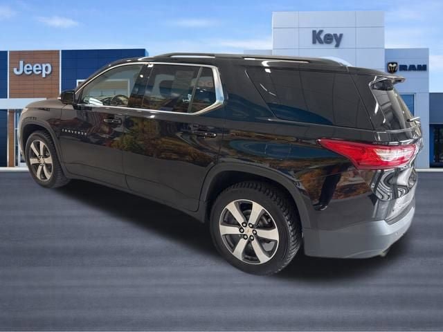 Used 2019 Chevrolet Traverse LT w/ LT Premium Package AWD/4WD image 4